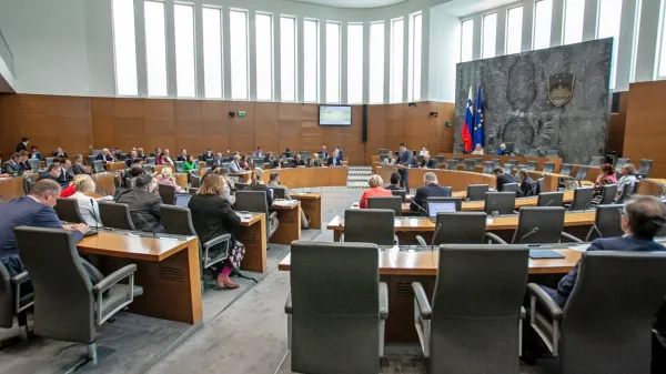  Preoblikovanje dopolnilnega zdravstvenega zavarovanja je podprlo 51 poslancev, 28 jih je bilo proti. 