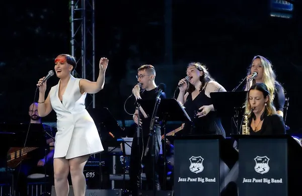Tolminski Jazz Punt Big Band se rad vrača na postojnski oder in 
tudi tokrat so navdušili obiskovalce. 
