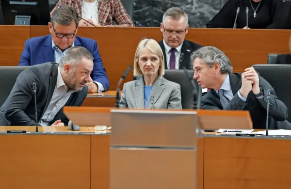 Po zgodbi s Tatjano Bobnar je Danijel Bešič Loredan že drugi 
minister, ki je odstopil kmalu po tem, ko je dobil  polno podporo 
predsednika vlade Roberta Goloba.