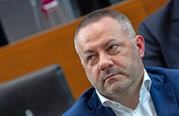 Minister za zdravje Danijel Bešič Loredan je v petek podpisal 
odstopno izjavo, ki mu jo je ponudil premier Robert Golob.