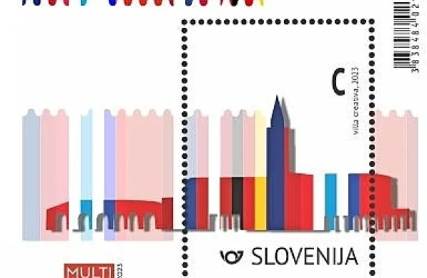  Koper je upodobljen na novi znamki.