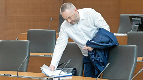 Danijel Bešič Loredan bo še en v vrsti ministrov, za katere je bila 
zdravstvena reforma prekislo jabolko.