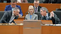Po slovesu zdravstvenega ministra Danijela Bešiča Loredana je  
vodenje zdravstvenega resorja prevzel premier Robert Golob