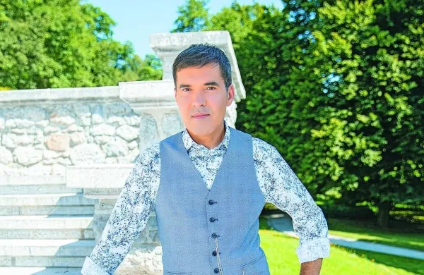 Poletni dopust je že za Mariem Galuničem, potepal se je po grških 
otokih. Trenutno že snema nove oddaje 10. sezone kviza Joker.