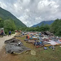 Takšno razdejanje je ostalo po neurju v taboru v Čezsoči.