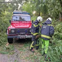 Gasilci v Posočju so imeli včeraj polne roke dela z odstranjevanjem 
posledic neurja.