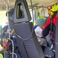 Italijanska  planinca  so  nazadnje  s  policijskim helikopterjem  
odpeljali  v  bolnišnico.  