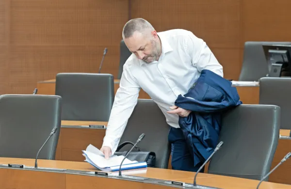 Bešič Loredan se je v pisni izjavi zahvalil vsem sodelavcem na 
ministrstvu, novim obrazom ministrstva pa zaželel uspešno delo.