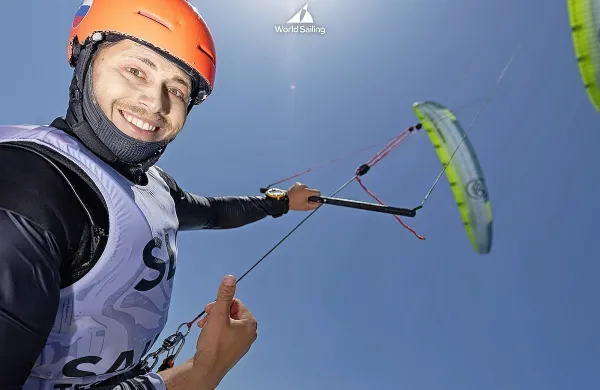 Toni Vodišek bo s svojim kajtru spet kmalu jadralč s polnio paro