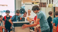  Garažo so ob dnevu odprtih vrat obiskali tudi učenci, ki obiskujejo 
poletni program Slovenskega  dijaškega doma Simon Gregorčič 
Gorica.