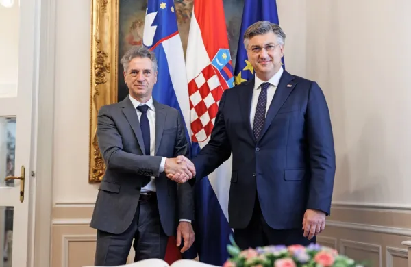 Plenković je dejal, da bi bila dobra gesta prenehanje izdajanja 
kazni ribičem iz ene in druge države, medtem ko je Golob to 
možnost zavrnil.