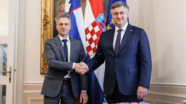 Plenković je dejal, da bi bila dobra gesta prenehanje izdajanja 
kazni ribičem iz ene in druge države, medtem ko je Golob to 
možnost zavrnil.