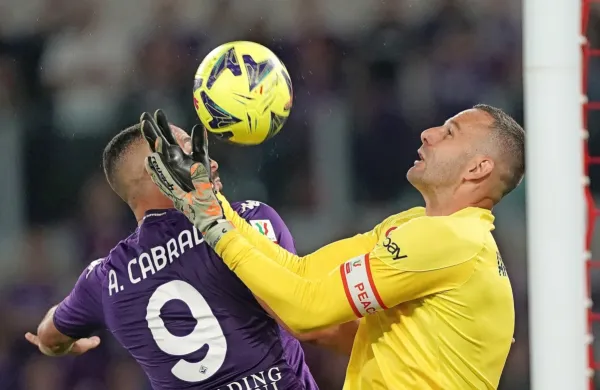 Samir Handanović  je za Inter odigral 455 tekem. Zadnjo lovoriko je 
osvojil po zmagi nad Fiorentino maja letos v finalu  italijanskega 
pokala.
