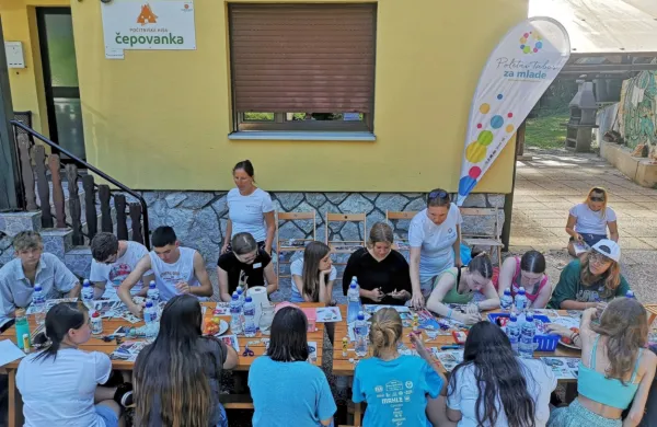 Z različnimi aktivnostmi so udeleženci tabora krepili samozavest, 
socialne veščine in spoznavali svoja močna področja. 

