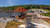 Doslej so gradbinci  izkopali  24 kilometrov kalot (zgornjih delov 
predora) glavnih in servisnih cevi drugega tira.