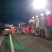 Nesreča pred predorom Kastelec: gasilci voznika re&scaron;ili iz avtomobila