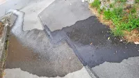Bralec, ki živi v bližini lokacije puščanja vode, pravi, da je Rižanski 
vodovod že večkrat pisno opozoril na problematiko in poslal tudi 
fotografije.