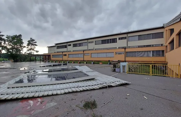 Silovit veter je razkril šolo v Šmarju pri Jelšah.