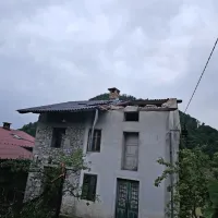 Tako je razdejalo od od streh na Tolminskem. 