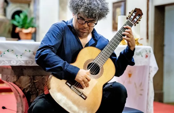 Eden vrhuncev letošnjega Festivala kitare je bil gotovo nastop 
Judicaëla Perroya iz Francije.