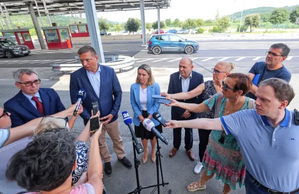 Čeprav naj bi z  manjšimi posegi   izboljšali prepustnost prometa na 
mejnem prehodu Dragonja,  bomo na celostno rešitev prometne 
problematike v slovenski Istri bržčas še dolgo čakali. 