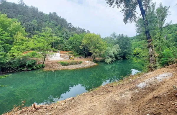 Brv v soteski Pekel bo imela 50 metrov razpona in bo zahteven 
finančni in gradbeni zalogaj. 