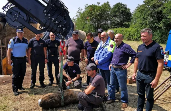 Zadovoljni predstavniki pristojnih služb po uspešno izvedeni 
intervenciji.