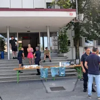 (FOTO + VIDEO) Bomba na varnem, krave pa zadovoljne