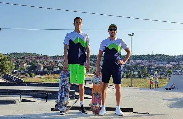  

 

 Klemen Boc (levo) in vodja reprezentance Aljaž Jerman, predsednik ŠD Obala riders