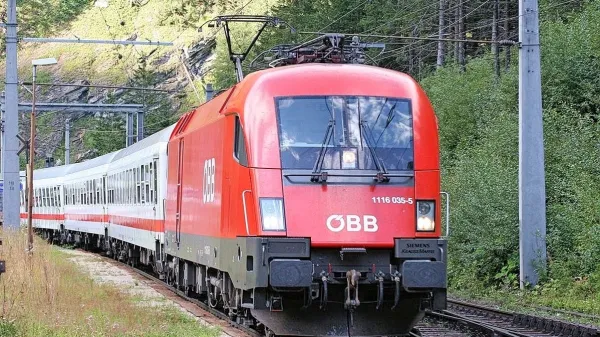 Vlaki že s hitrostjo ne morejo tekmovati z letali, zaradi različnih 
ukrepov pa so tudi iz cenovnega vidika v podrejenem položaju.