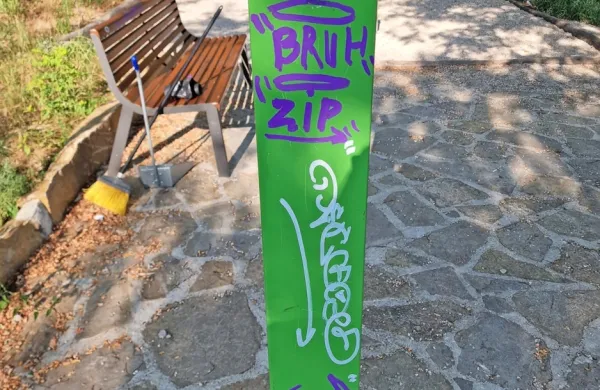 Objestni mladostniki uničujejo &Scaron;kofije
