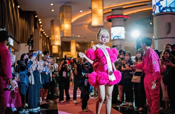  Utrinek s premiere filma Barbika v Bangkoku