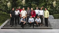 V skupini samih vrhunskih  glasbenih mojstrov, sodelujejo tudi 
trije z grammyji nagrajeni kubanski glasbeniki.