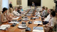  Člani strateškega sveta za preprečevanje sovražnega govora so 
predsedniku vlade Robertu Golobi predali  57 priporočil, kako 
zajeziti ta pojav. 