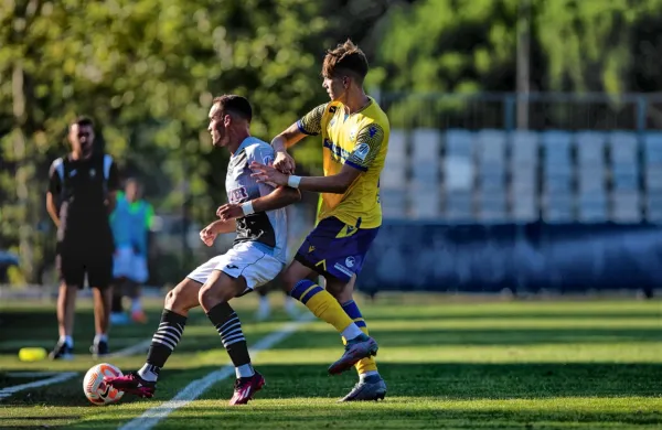 Luka Ruedl (desno) je  v svojem drugem prvoligaškem nastopu v 
koprskem dresu vpisal prvi zadetek.