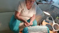   Dora Krpan,  ena prvih klekljaric v Novi Gorici, je prepričana, da si  
največja čipkarska prireditev na svetu zasluži večjo pozornost.