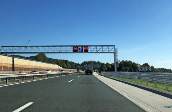 Časovnica gradnje še ni znana, zagotovo pa bodo dela na 
primorski in štajerski avtocesti  trajala več gradbenih sezon, so 
napovedali na Darsu.