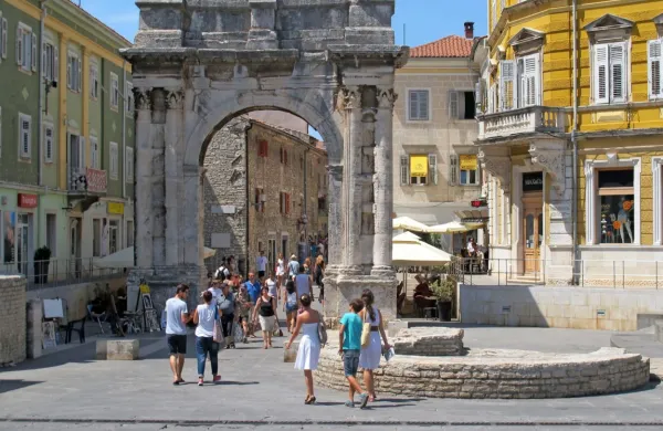  Trgovine na Hrvaškem,  tudi v turističnih središčih na Jadranu, 
bodo to soboto morale ostati zaprte. 