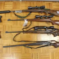Na območju občine Hrpelje-Kozina mo&scaron;kemu zasegli več kosov orožja