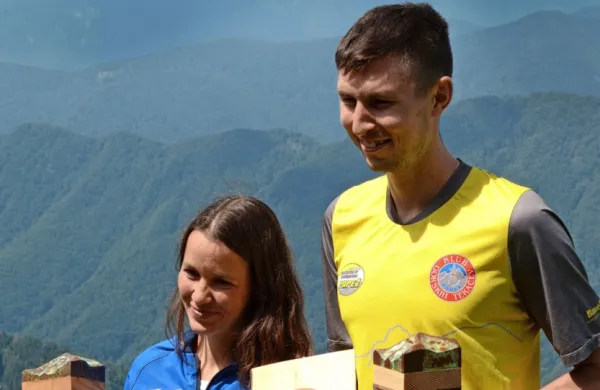 Nova državna prvaka, Varineja Drašler in Timotej Bečan, sta za 
nagrado prejela cerkljanski pustni laufarski maski.