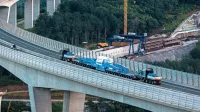 Tako je po črnokalskem viaduktu proti Kopru potoval eden  izmed 
170-tonskih transformatorjev.  