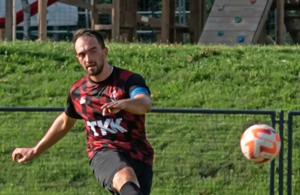 Bine Kavčič je proti Fužinarju pokazal, da ima tudi močan strel. 