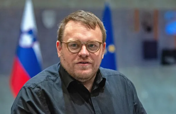 Minister Simon Maljevac je povedal, da so z ekipo vzpostavili 
sistem, ki nudi 24-urno pomoč in podporo organizacijam v 
socialnem varstvu.