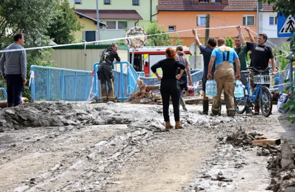 Včerajšnji prizor odpravljanja posledic poplav v Prevaljah