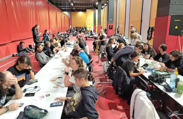 Metalci so svoje zatočišče našli v velenjski Rdeči dvorani. 