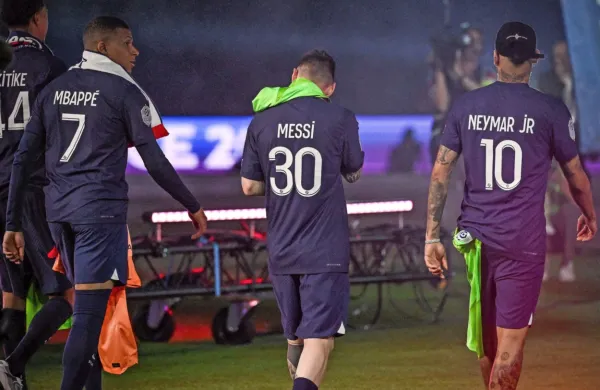 Lionel Messi ne stanuje več v Parizu. Do kdaj bosta tam še vztrajala 
Kylian Mbappe in Neymar?