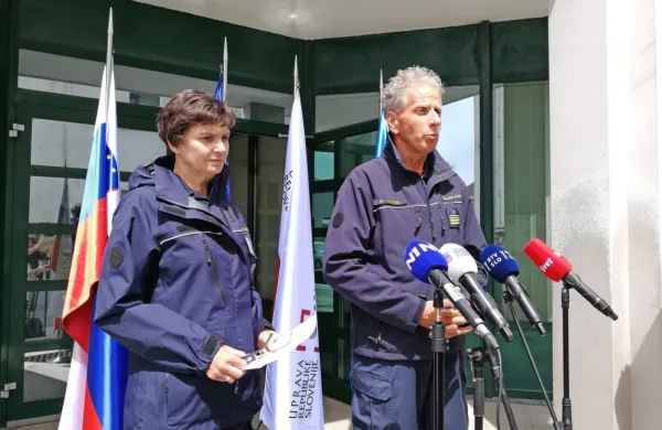 Delovanje aplikacije Poplave 2023 sta predstavila Sandi Curk in 
Mojca Ferjančič Podbregar. 