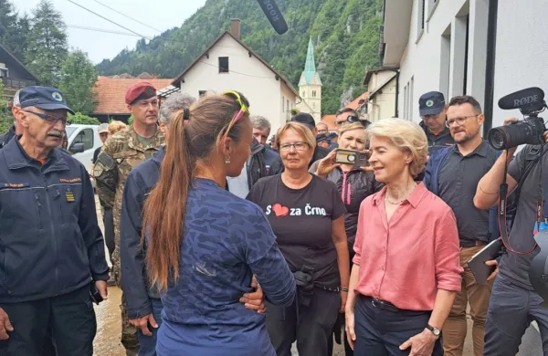 Nekdanja smučarka Tina Maze in smučarska tekačica Nataša 
Lačen sta se danes v Črni na Koroškem srečali s predsednico 
Evropske komisije Ursulo von der Leyen.