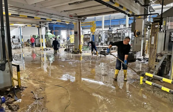 Posledice poplave v tovarni akumulatorskih baterij Tab Mezica