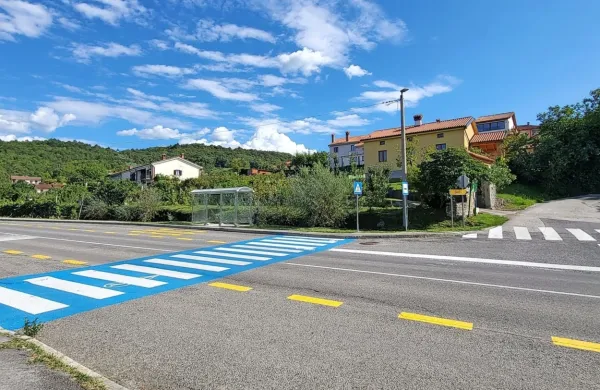 Na prehodu za pešce v Vanganelu je v sredo malo manjkalo do 
prave tragedije.